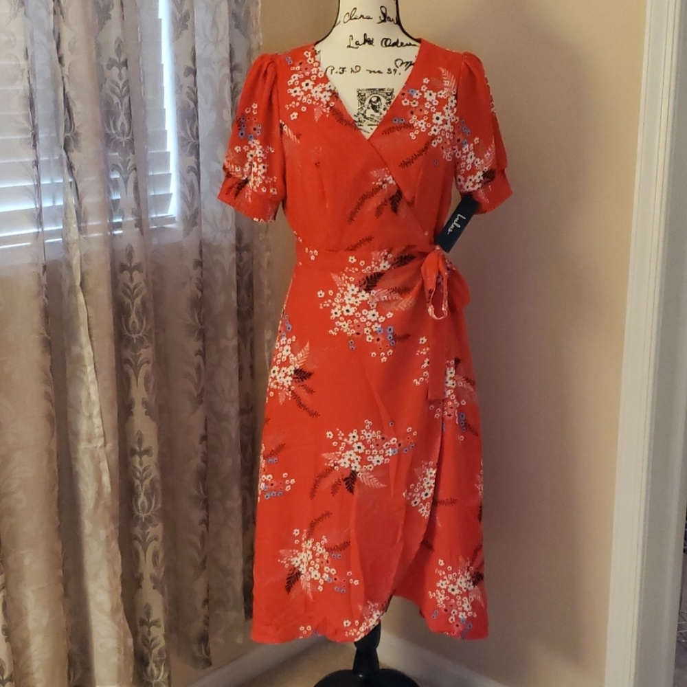 Lulu's ALL THE SWEETNESS RED FLORAL PUFF SLEEVE - Picture 2 of 7
